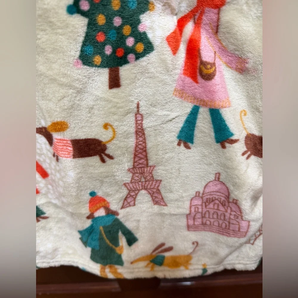 Dachshund blanket of Paris scenes Great Gift! Haute Couture of Doxie blankets♥️